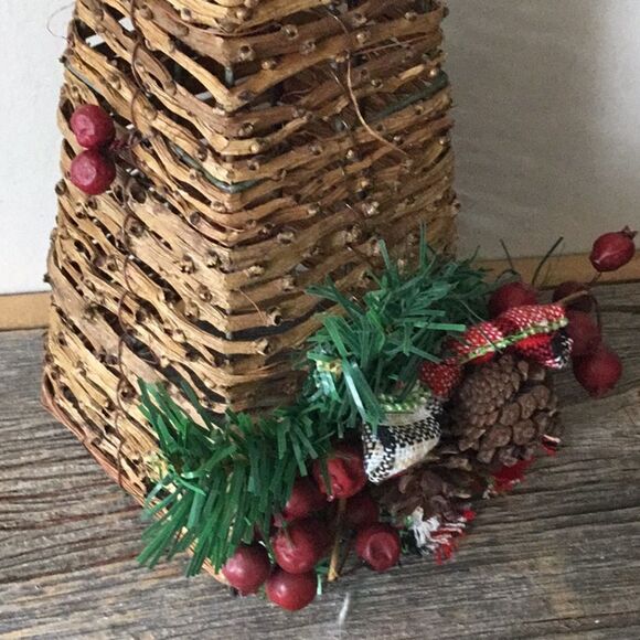 Christmas tree with twine berries rustic natural boho Xmas winter - Picture 4 of 5